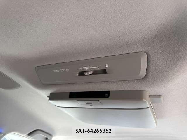 Toyota VOXY 2015-11 7880153-21