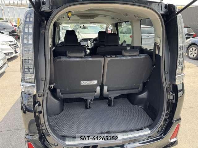 Toyota VOXY 2015-11 7880153-23