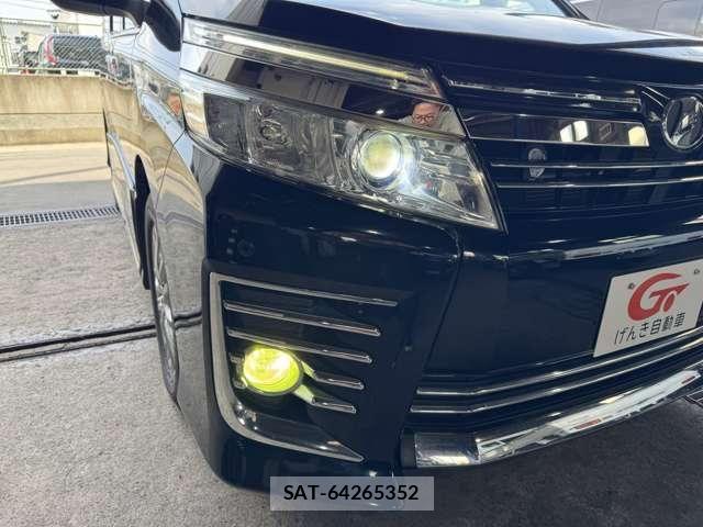 Toyota VOXY 2015-11 7880153-26