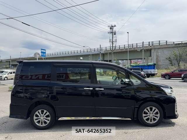 Toyota VOXY 2015-11 7880153-4