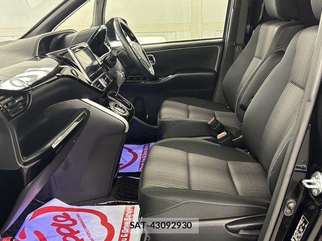 Toyota VOXY 2018-12 7903548-12
