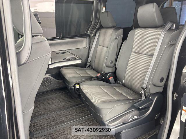 Toyota VOXY 2018-12 7903548-13