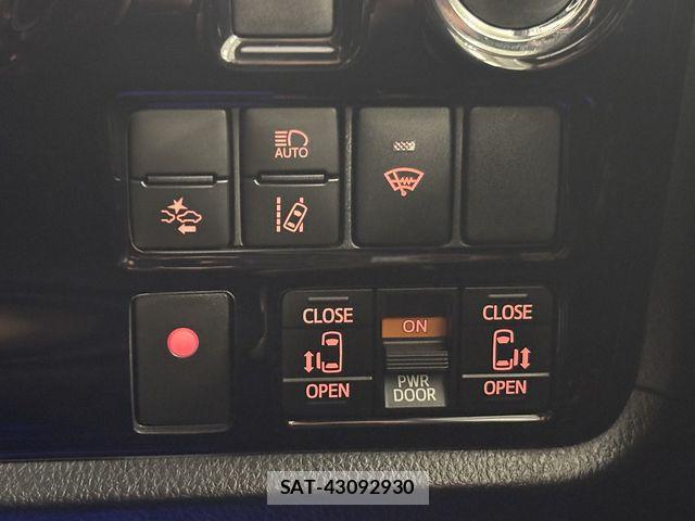 Toyota VOXY 2018-12 7903548-18
