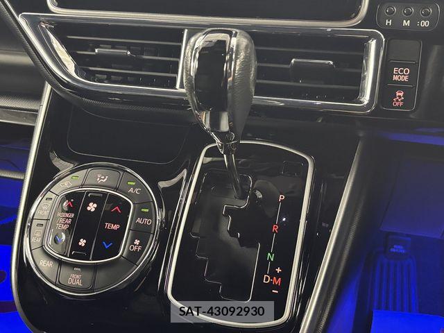 Toyota VOXY 2018-12 7903548-24