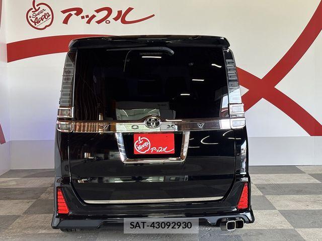 Toyota VOXY 2018-12 7903548-27