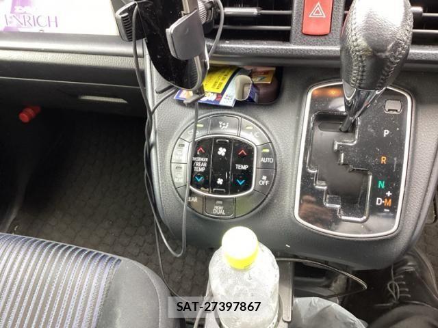 Toyota VOXY 2014-07 7903547-17