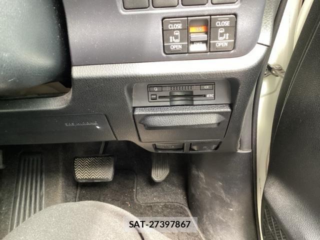 Toyota VOXY 2014-07 7903547-21