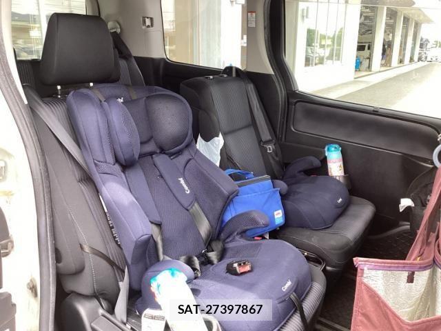 Toyota VOXY 2014-07 7903547-23
