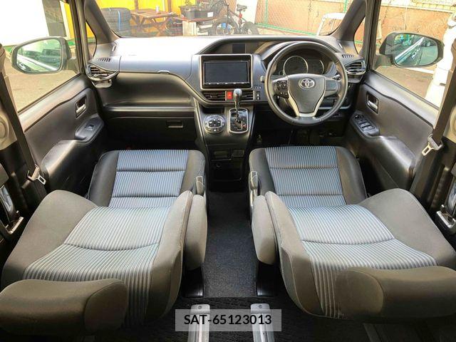 Toyota VOXY 2014-02 7964188-11