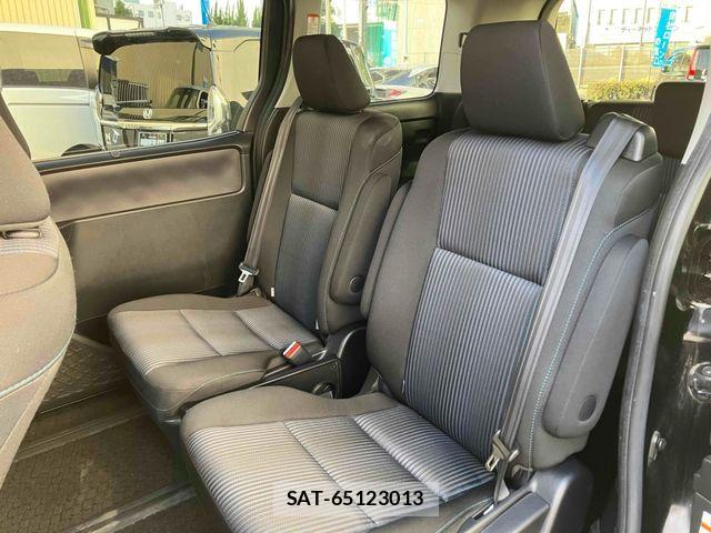 Toyota VOXY 2014-02 7964188-12
