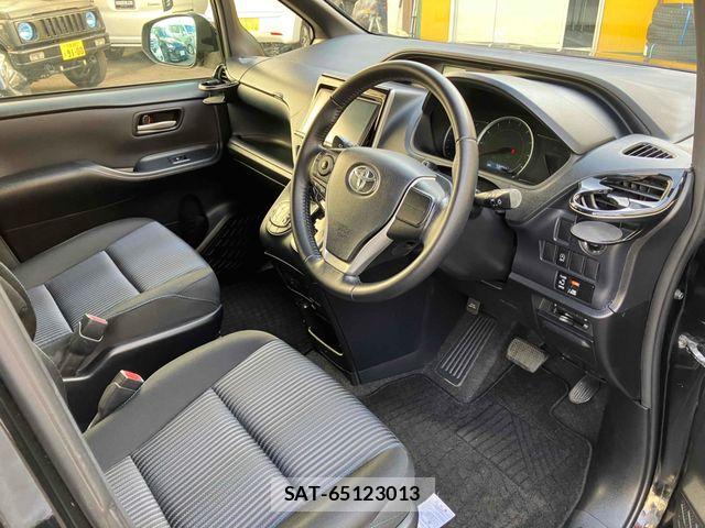 Toyota VOXY 2014-02 7964188-1