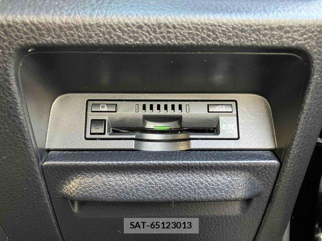 Toyota VOXY 2014-02 7964188-26