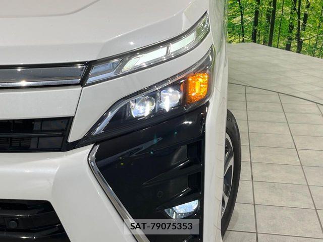 Toyota VOXY 2019-04 7964186-12