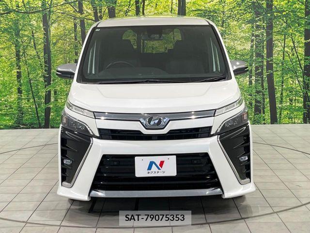Toyota VOXY 2019-04 7964186-14
