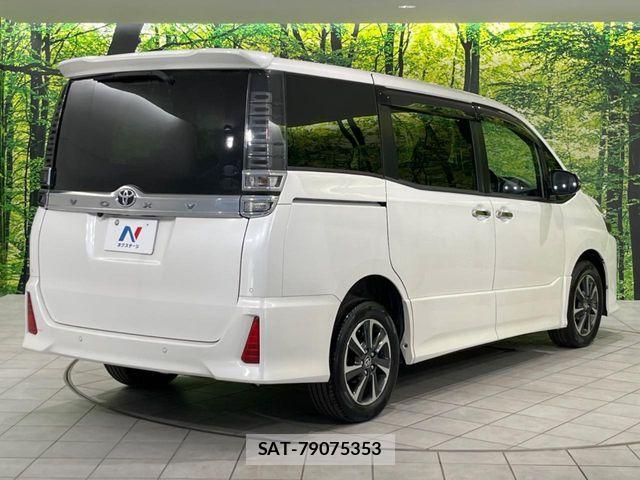 Toyota VOXY 2019-04 7964186-17