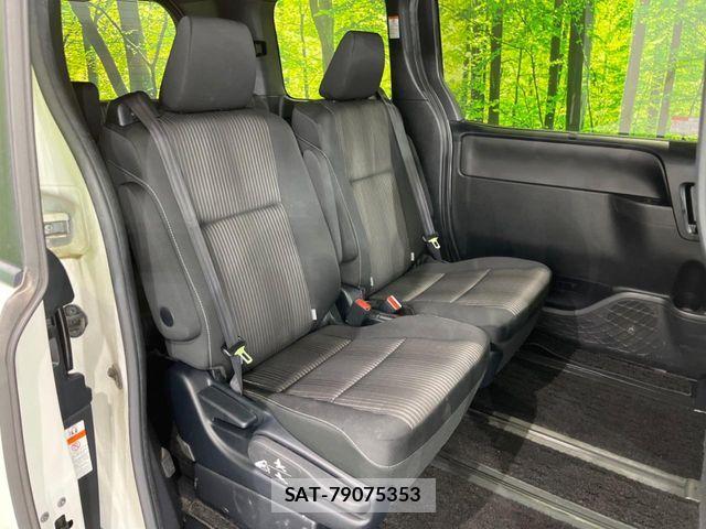 Toyota VOXY 2019-04 7964186-8
