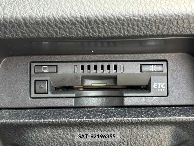 Toyota VOXY 2017-06 7964189-10