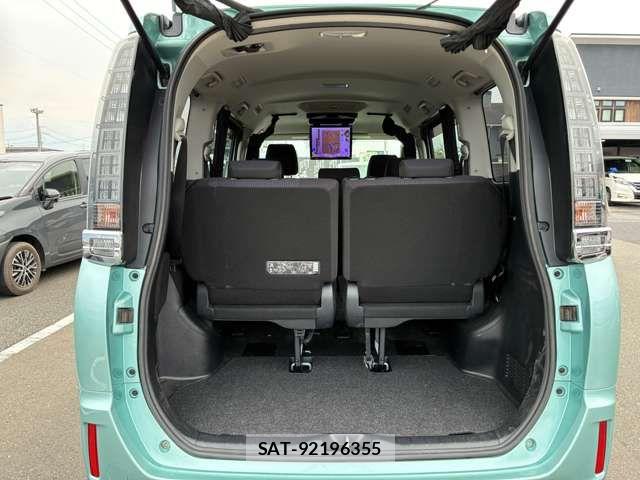 Toyota VOXY 2017-06 7964189-13
