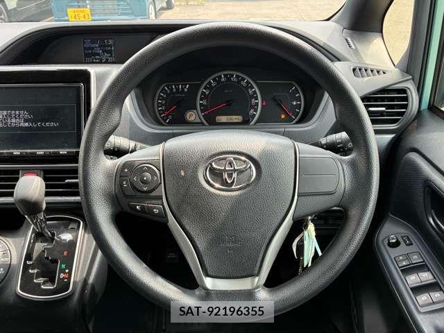 Toyota VOXY 2017-06 7964189-14