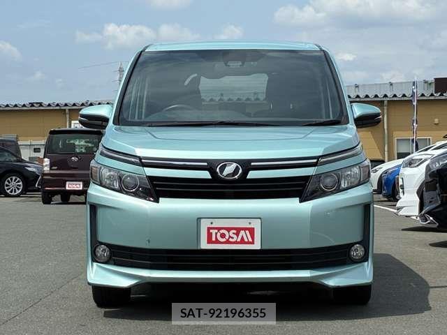 Toyota VOXY 2017-06 7964189-17