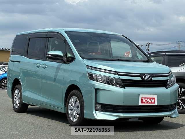 Toyota VOXY 2017-06 7964189-19