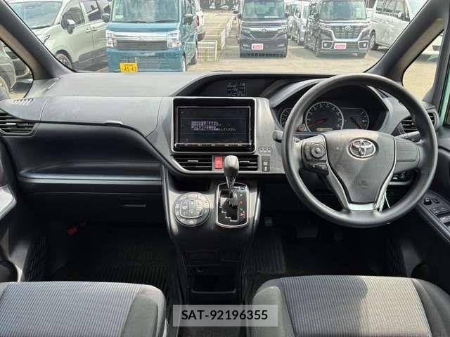 Toyota VOXY 2017-06 7964189-4
