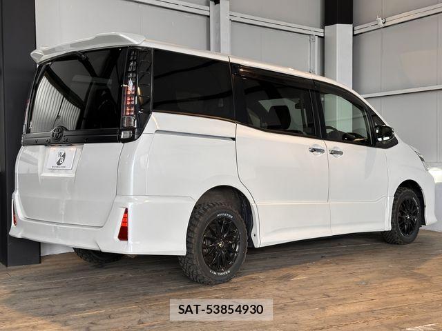 Toyota VOXY 2016-01 7964187-23