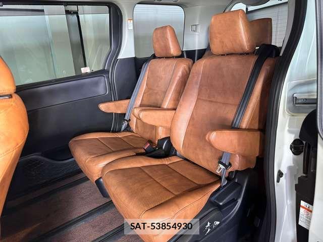 Toyota VOXY 2016-01 7964187-2
