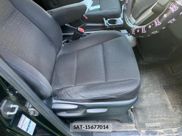 Toyota VOXY 2015-02 7981390-13
