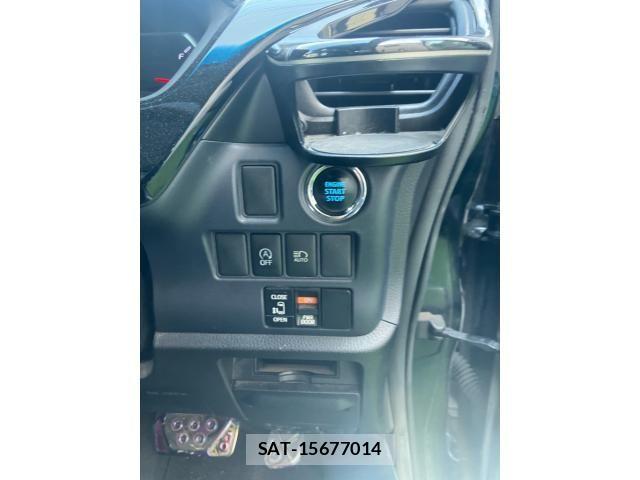 Toyota VOXY 2015-02 7981390-14