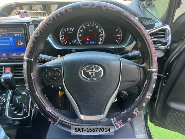 Toyota VOXY 2015-02 7981390-15