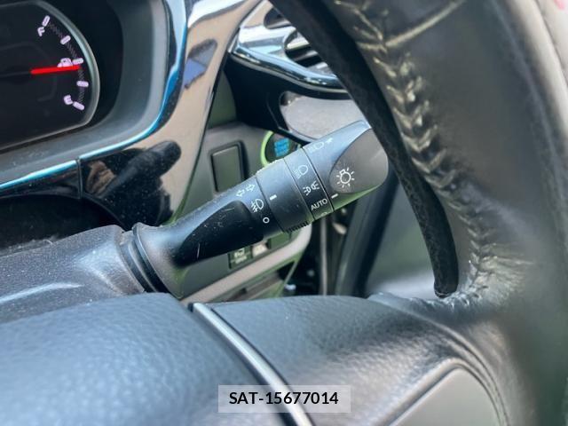 Toyota VOXY 2015-02 7981390-16