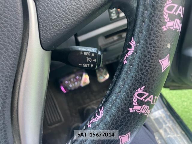 Toyota VOXY 2015-02 7981390-20