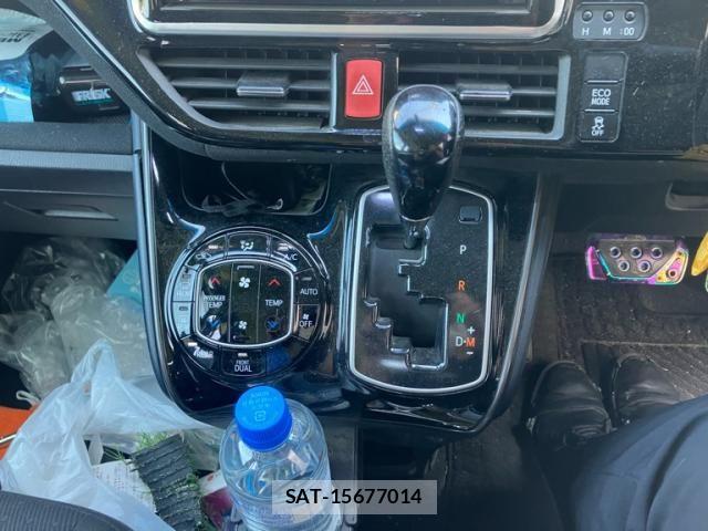 Toyota VOXY 2015-02 7981390-23