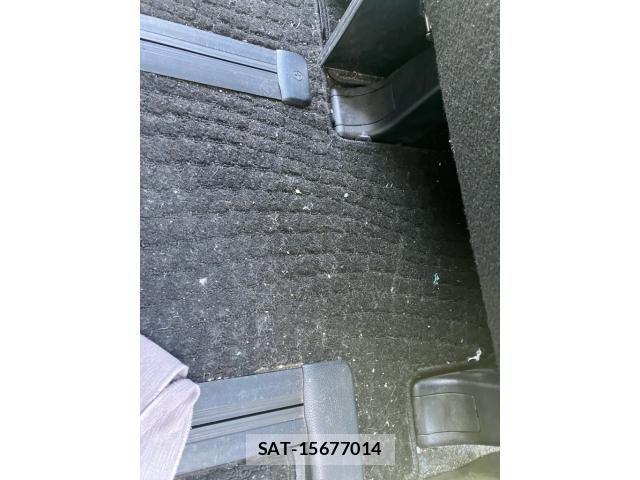 Toyota VOXY 2015-02 7981390-27