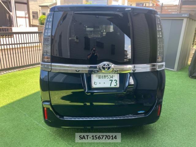 Toyota VOXY 2015-02 7981390-4