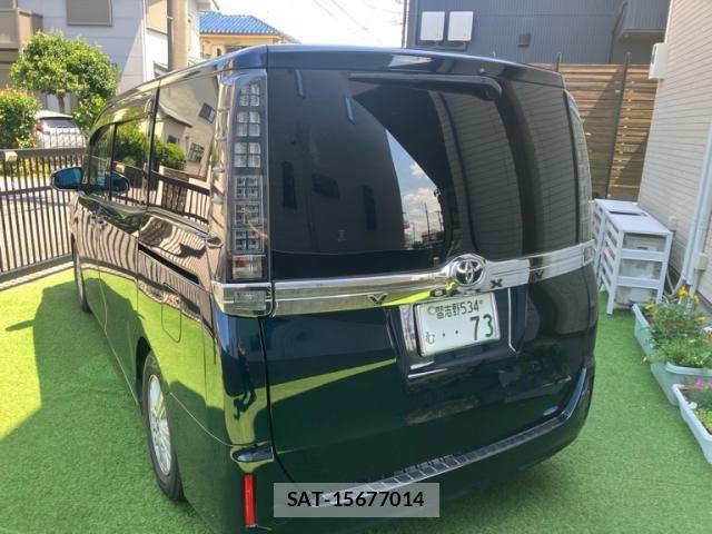 Toyota VOXY 2015-02 7981390-5