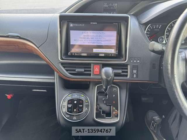 Toyota VOXY 2015-10 7981389-10