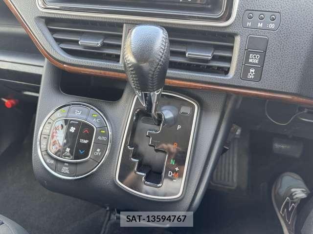Toyota VOXY 2015-10 7981389-14
