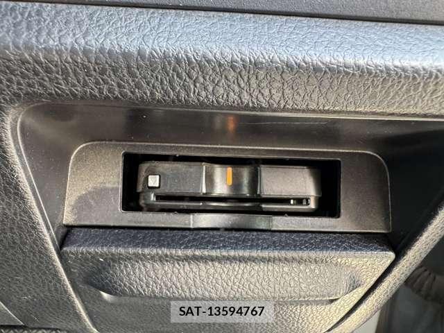 Toyota VOXY 2015-10 7981389-18