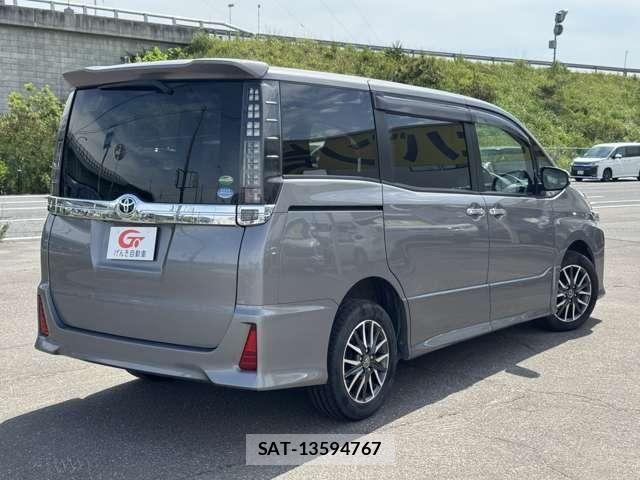 Toyota VOXY 2015-10 7981389-1