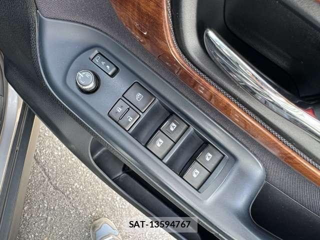 Toyota VOXY 2015-10 7981389-19
