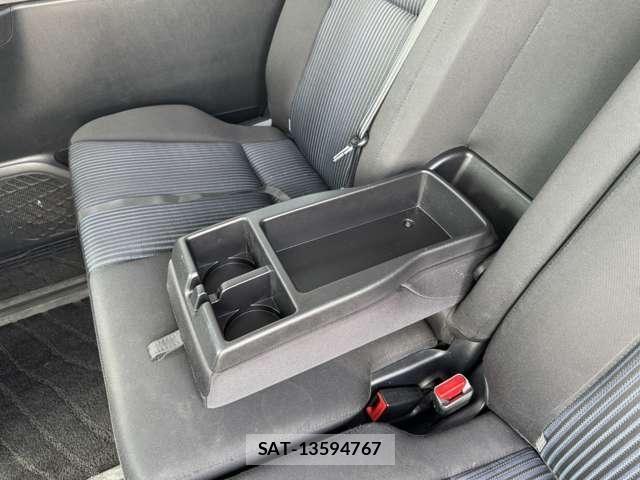 Toyota VOXY 2015-10 7981389-21