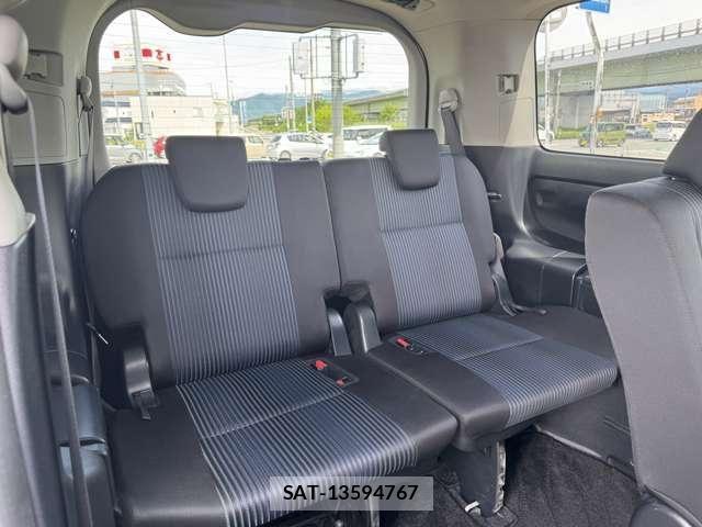 Toyota VOXY 2015-10 7981389-23