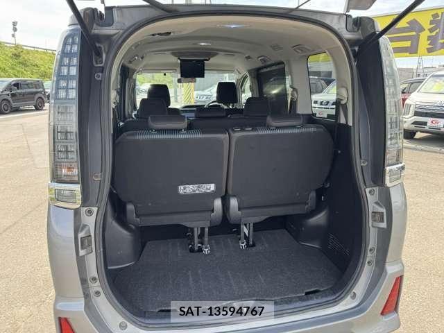 Toyota VOXY 2015-10 7981389-24