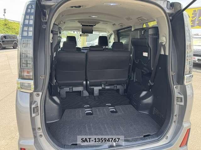 Toyota VOXY 2015-10 7981389-25