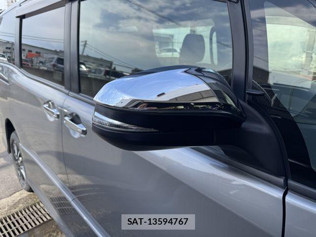 Toyota VOXY 2015-10 7981389-26
