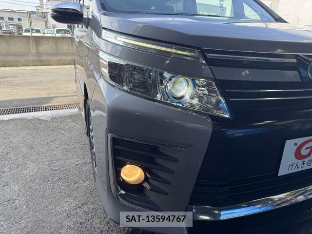 Toyota VOXY 2015-10 7981389-27