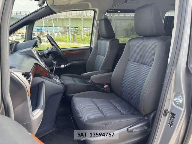 Toyota VOXY 2015-10 7981389-7