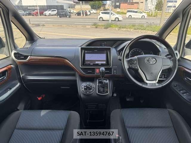 Toyota VOXY 2015-10 7981389-8